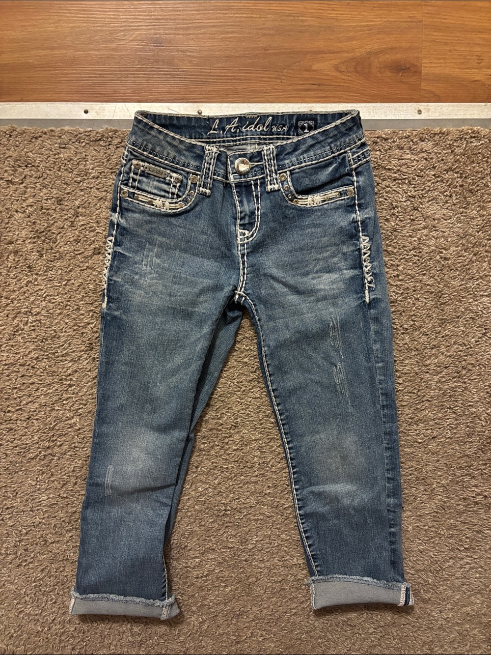 L.A. idol Woman1 W27 L18 Faded Blue Cropped Stretch Jeans Rhinestone/Stud Design